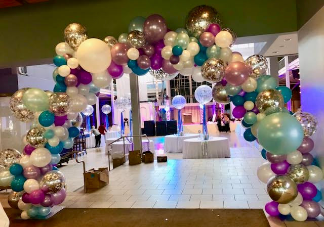 Organic Style Balloon Arch